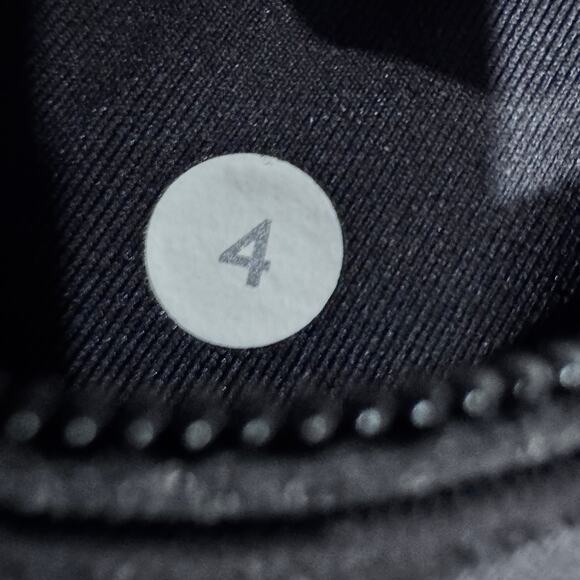 lululemon Black High Rise Crop Leggings Size 4 Zip Pocket 17” Inseam - Picture 4 of 7